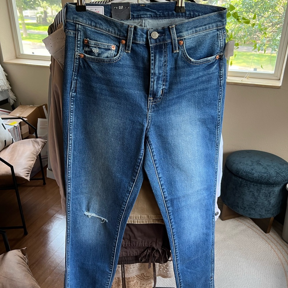Gap NWT Vintage Mid Rise Skinny